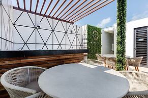 Ocean view Rooftop Studios with Pool