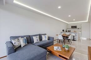 Ocean view Rooftop Studios with Pool