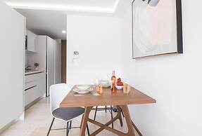 Ocean view Rooftop Studios with Pool