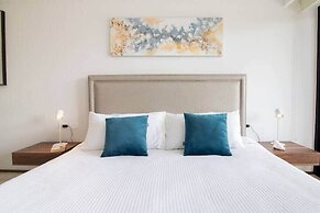 Ocean view Rooftop Studios with Pool