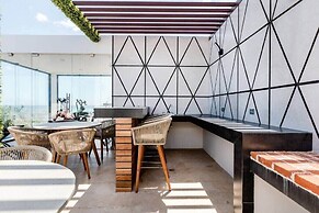 Ocean view Rooftop Studios with Pool