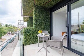 Ocean view Rooftop Studios with Pool