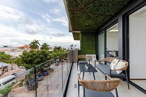 Ocean view Rooftop Studios with Pool