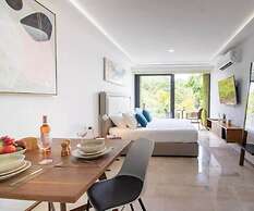 Ocean view Rooftop Studios with Pool