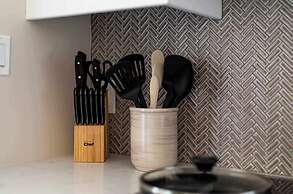 Casa Leslieville - 2BR Suite w LRG Patio