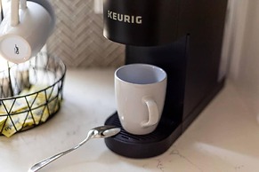 Casa Leslieville - 2BR Suite w LRG Patio