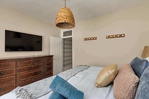 Casa Leslieville - 2BR Suite w LRG Patio