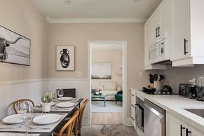 Casa Leslieville - 2BR Suite w LRG Patio