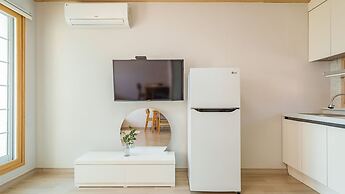 Geoje Peugeot Gomsol Petfriendly Pension
