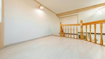 Geoje Peugeot Gomsol Petfriendly Pension