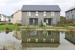 Lakeside Bliss Retreat