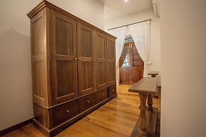 Clodagh Manor House by Seven Angels