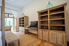Clodagh Manor House by Seven Angels