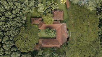 Clodagh Manor House by Seven Angels