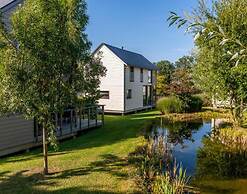 Serene Luxe Lakeside Stay