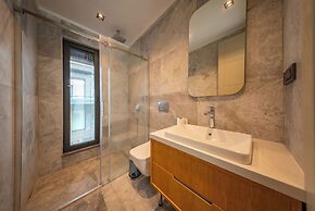 Luxurious Villa Retreat With Private Swimming Pool