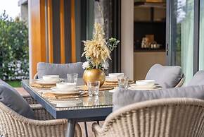 Luxurious Villa Retreat With Private Swimming Pool