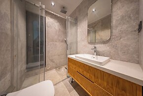 Luxurious Villa Retreat With Private Swimming Pool