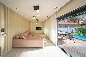 Luxurious Villa Retreat With Private Swimming Pool