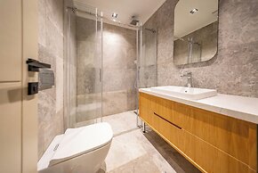 Luxurious Villa Retreat With Private Swimming Pool