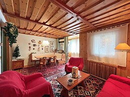 Cozy Apartment With Beautiful Mountain View