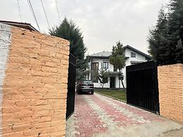 Dilan Residency Villa -5 Bedroom- Centrally Heated