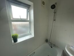Stylish Two Bedroom Apartment in Leeds