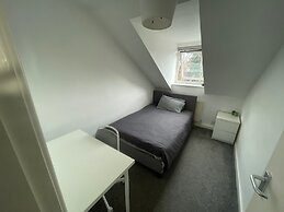 Stylish Two Bedroom Apartment in Leeds