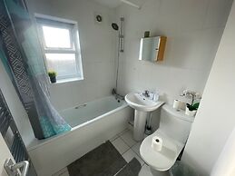 Stylish Two Bedroom Apartment in Leeds