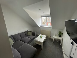 Stylish Two Bedroom Apartment in Leeds