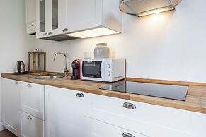 Central Nest by MMega