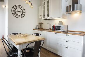 Central Nest by MMega