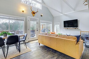 Pet-friendly Riverfront Cabin w/ Hot Tub