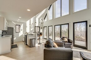 2 Mi to Lutsen Mtns: Modern Cabin w/ Fire Pit!