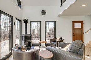 2 Mi to Lutsen Mtns: Modern Cabin w/ Fire Pit!