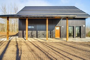 2 Mi to Lutsen Mtns: Modern Cabin w/ Fire Pit!