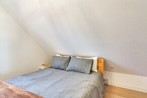 2 Mi to Lutsen Mtns: Modern Cabin w/ Fire Pit!