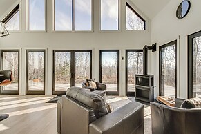 2 Mi to Lutsen Mtns: Modern Cabin w/ Fire Pit!