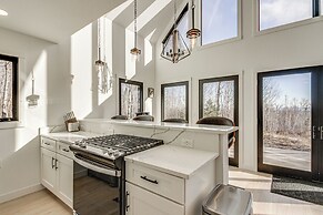 2 Mi to Lutsen Mtns: Modern Cabin w/ Fire Pit!