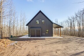 2 Mi to Lutsen Mtns: Modern Cabin w/ Fire Pit!