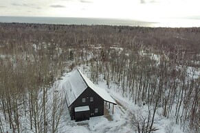 2 Mi to Lutsen Mtns: Modern Cabin w/ Fire Pit!