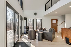 2 Mi to Lutsen Mtns: Modern Cabin w/ Fire Pit!