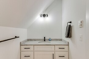 2 Mi to Lutsen Mtns: Modern Cabin w/ Fire Pit!