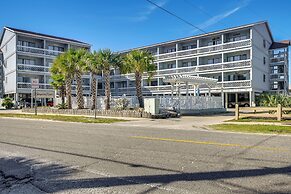 Walk to Beach: Top-floor Condo in Murrells Inlet