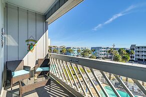 Walk to Beach: Top-floor Condo in Murrells Inlet