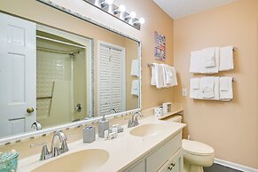 Walk to Beach: Top-floor Condo in Murrells Inlet