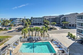 Walk to Beach: Top-floor Condo in Murrells Inlet