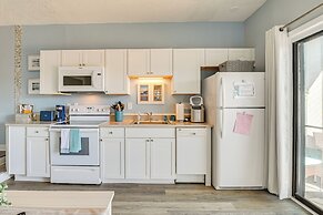 Walk to Beach: Top-floor Condo in Murrells Inlet