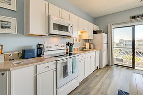 Walk to Beach: Top-floor Condo in Murrells Inlet