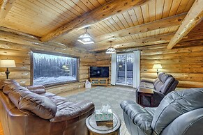 < 1 Mi to Kenai River: Spacious Cabin w/ Deck!
